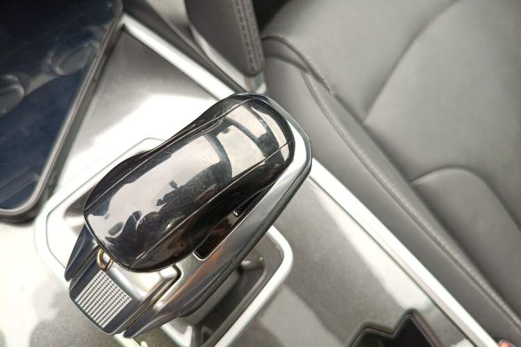 Used Haval H6 2021 Sport Edition 1.5T Automatic Elite Smart Connectivity Model with Hexagonal Grille
