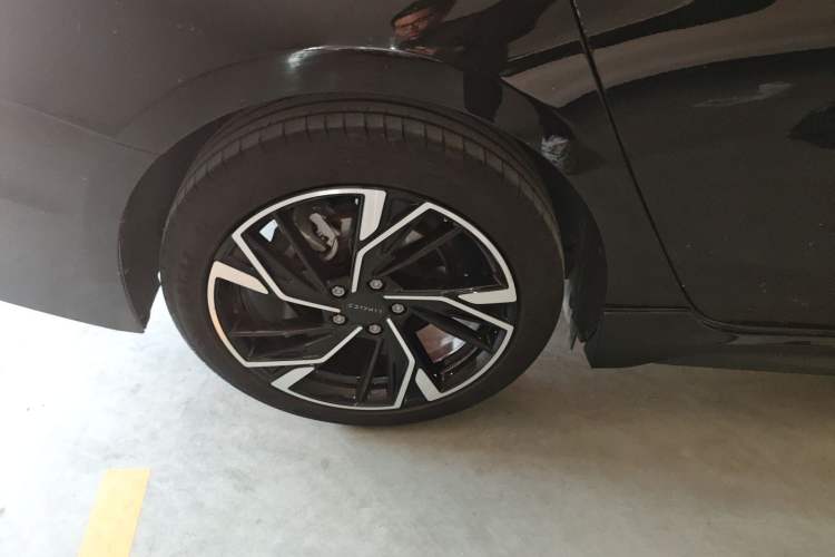 Used Lynk & Co 03 2023 1.5TD DCT JingPlus Right Rear Wheel Hub