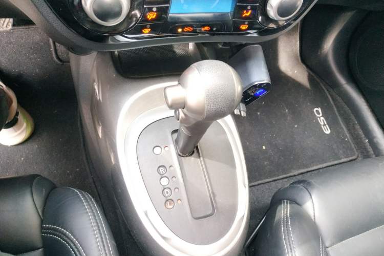 Used Infiniti ESQ 2014 1.6L Spontaneous Edition Gear Lever