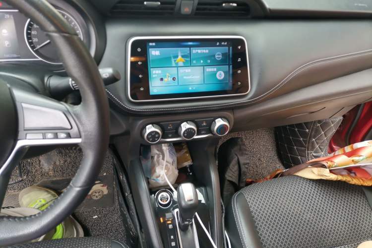 Used Nissan Kicks 2018 1.5L CVT Smart Connect Deluxe Edition Audio And AC Panel