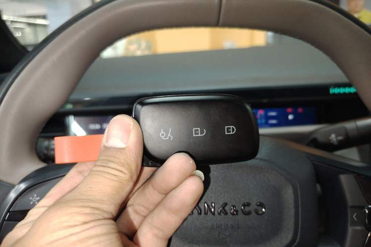 Used Lynk & Co Z10 2025 95 kWh 766 km Range Rear-Wheel Drive Max