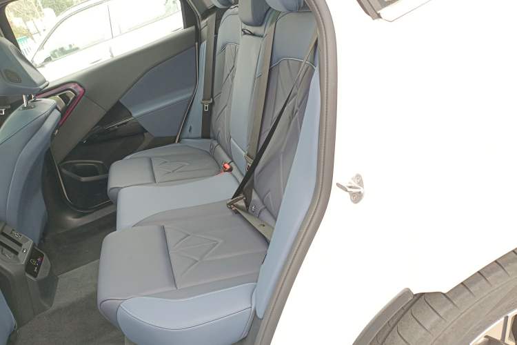 Used BMW X3 2025 xDrive30L Luxury Edition M Sport Package Left Rear Seat