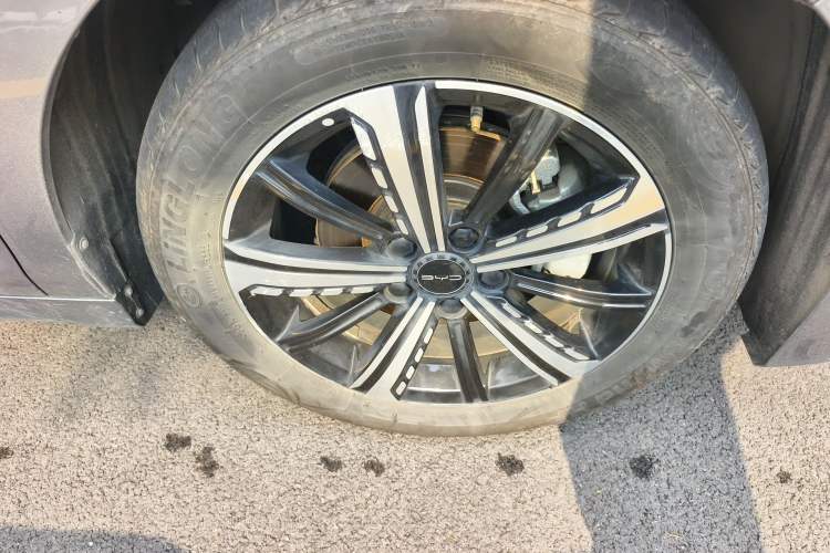 Used BYD Destroyer 05 2022 DM-i 55KM Prestige Model Right Front Wheel Hub