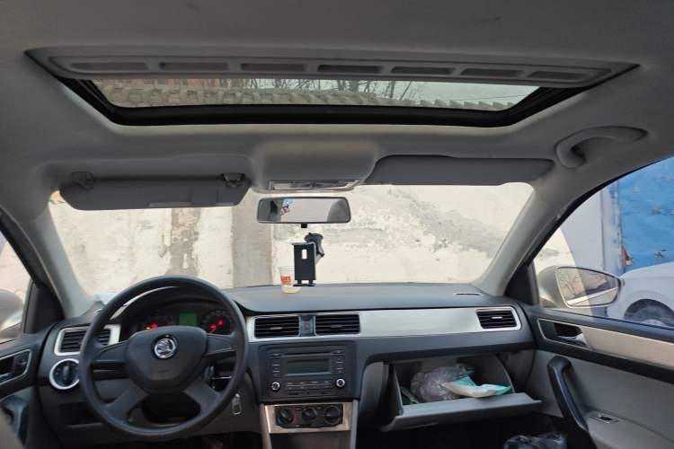 Used Skoda Rapid 2013 1.6L Manual Smart Selection Model