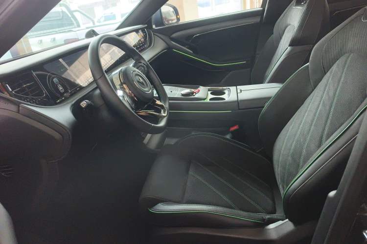 Used VOYAH FREE 2025 318 318 km Rear-Drive Touring Edition