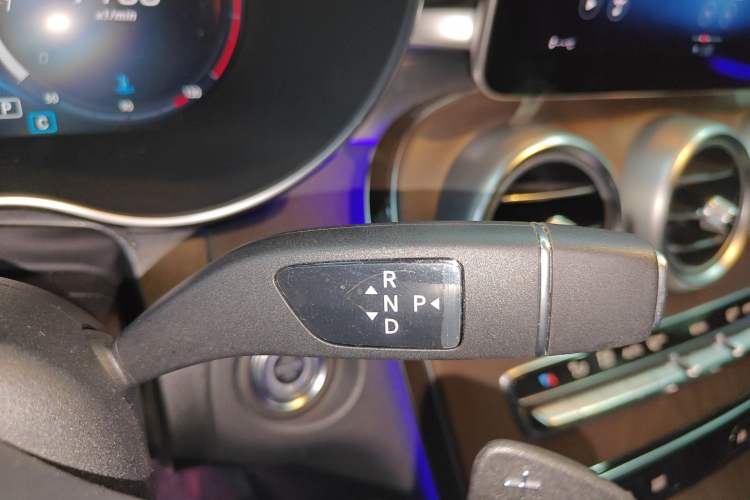 Used Mercedes-Benz GLC 2020 Facelift GLC 260 L 4MATIC Luxury Edition Gear Lever