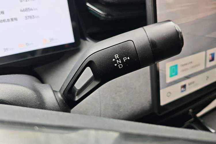 Used Lynk & Co 08 EM-P 2023 120km Long-Range Pro Gear Lever