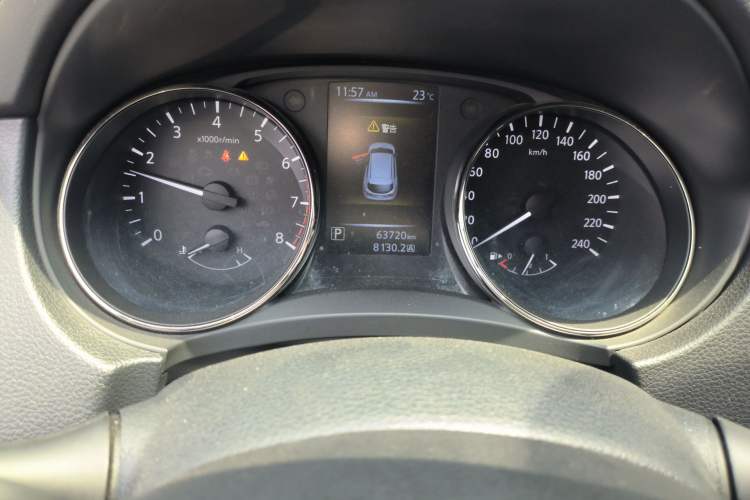 Used Nissan Qashqai 2016 2.0L CVT Elite Edition Odometer Close Up