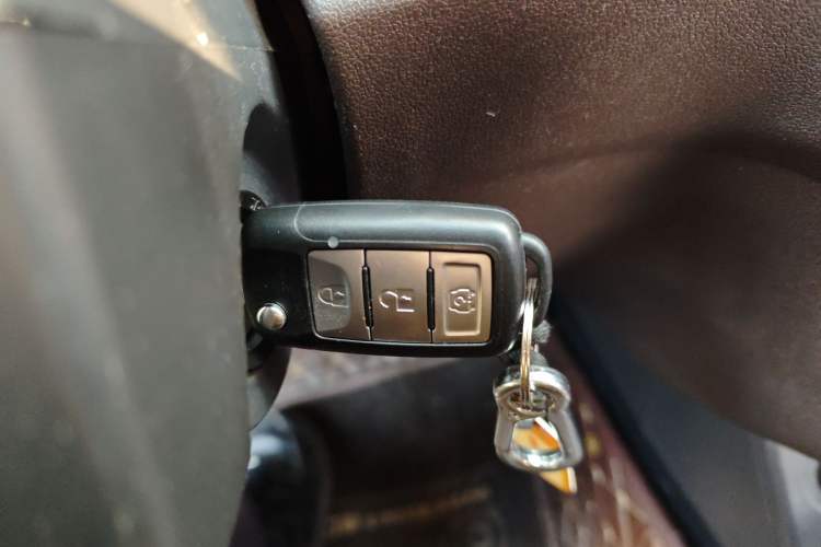 Used Dongfeng Fengon 330 2019 1.5L 330S Manual Comfort Version China VI Standard