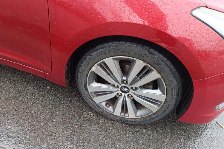 Used Hyundai Mistra 2014 1.8L Automatic Deluxe DLX Model Right Front Wheel Hub