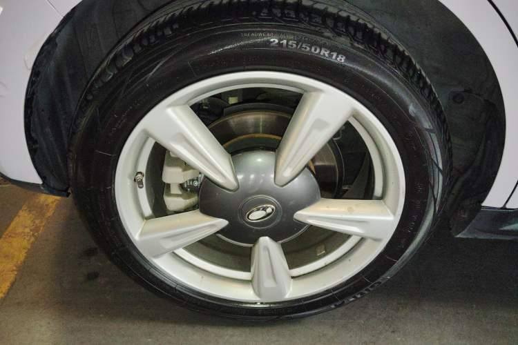 Used ORA Good Cat 2021 400km Standard Range Athena Edition Lithium-Ion Battery Right Rear Wheel Hub