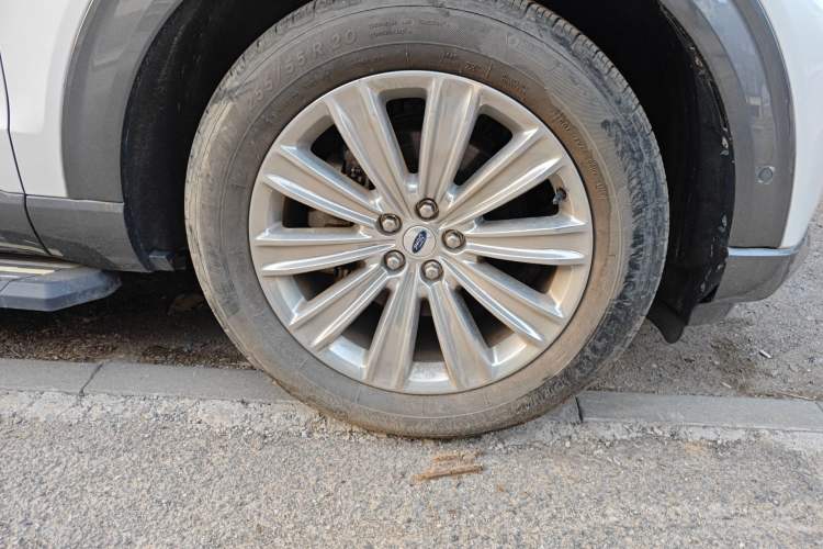 Used Ford Explorer 2020 EcoBoost 285 4x4 Titanium Edition 6 Seats Right Front Wheel Hub