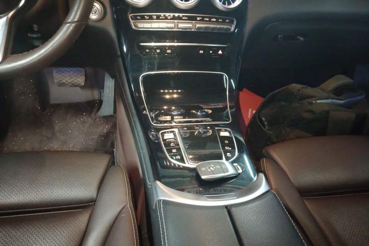 Used Mercedes-Benz GLC 2020 Facelift GLC 260 L 4MATIC Luxury Edition
