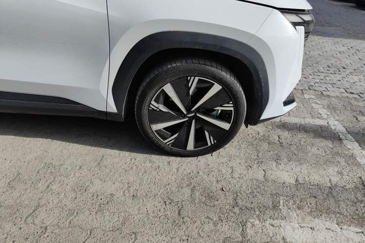 Used Geely Auto FX11 2023 2.0TD DCT Prestige Edition
