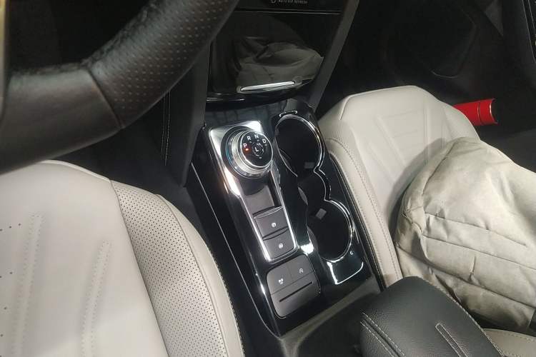 Used Ford Escape 2020 EcoBoost 245 Two-Wheel-Drive Titanium Edition