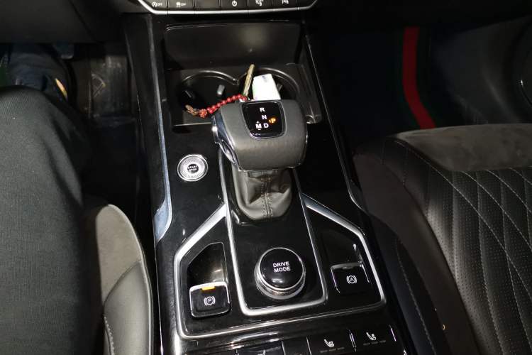 Used Hongqi HS5 2022 Facelifted Version 2.0T Smart Connect Flagship All-Wheel-Drive Edition