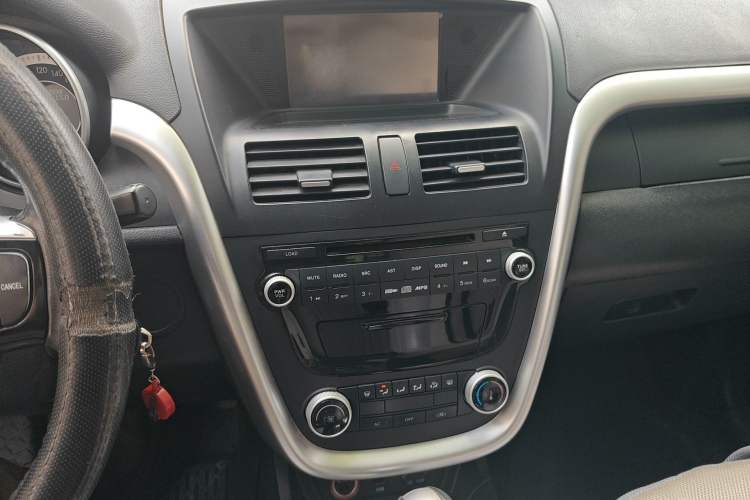 Used Bestune X80 2013 2.0L automatic comfort version Audio And AC Panel