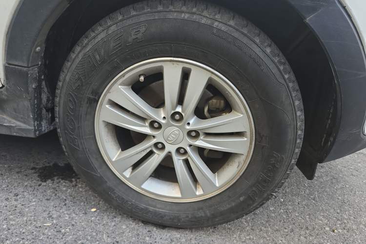 Used Kia Sportage R 2014 2.0L Automatic Two-Wheel Drive GL Right Front Wheel Hub