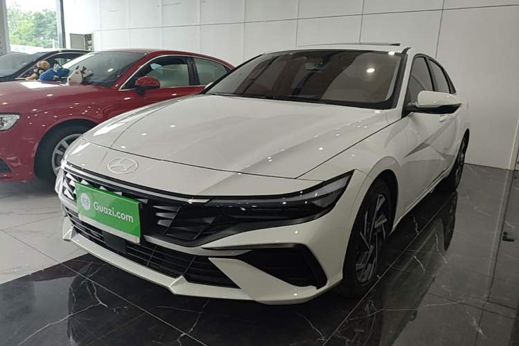 Used Hyundai Elantra 2023 1.5L CVT LUX Prestige Edition