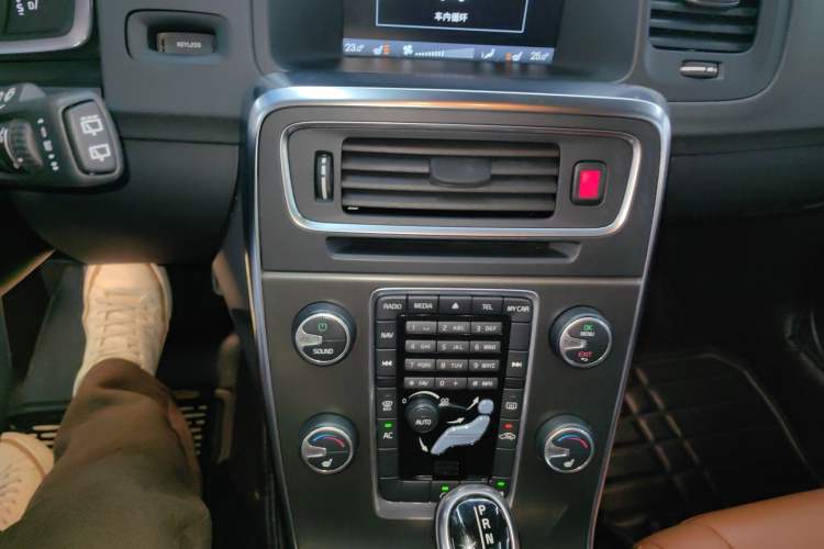 Used Volvo V60 2014 T5 Zhiya Edition