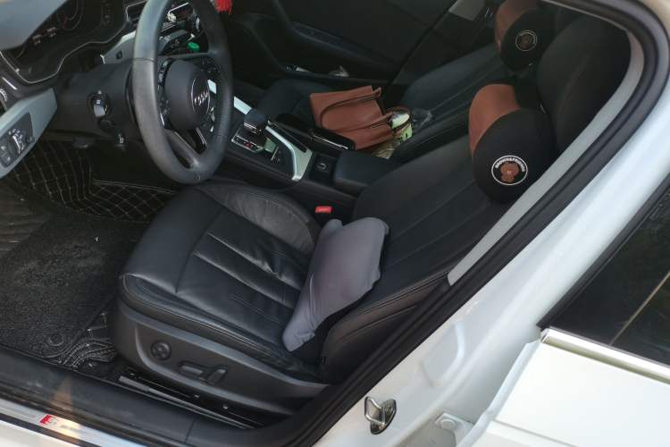 Used Audi A4L 2019 40 TFSI Fashion Edition China VI Emission Standard Left Front Seat