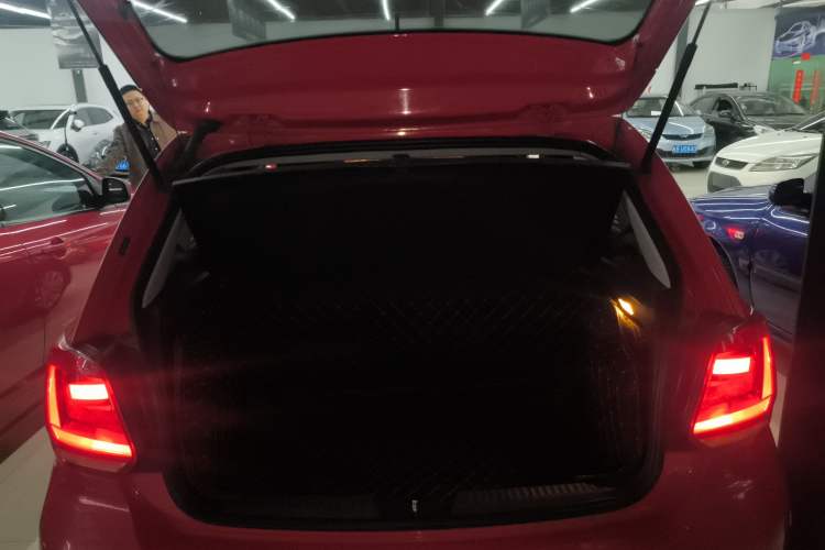 Used Volkswagen Polo 2016 1.6L Automatic Comfort Model Trunk