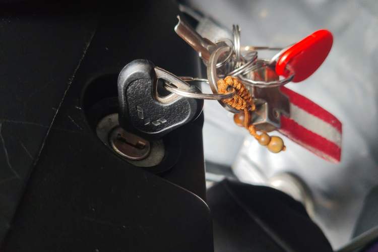 Used Wuling Zhiguang 2023 1.5L Utility Version with Enclosed Windows 2 Seats