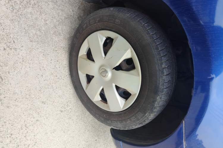 Used Nissan Livina 2010 Jingyue Edition 1.6L Manual All-Around Model
