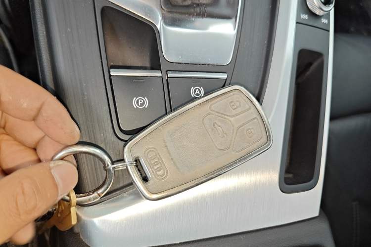 Used Audi A4L 2019 40 TFSI Fashion Edition China VI Emission Standard Vehicle Key