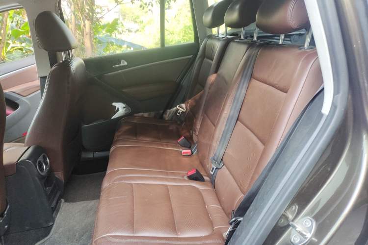 Used Volkswagen Tiguan L 2015 1.8TSI Automatic All-Wheel-Drive Luxury Model
