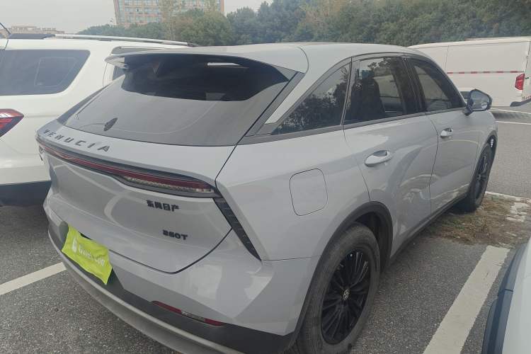 Used Venucia V 2021 260T Idol Edition
