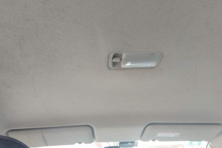 Used Nissan Livina 2010 Jingyue Edition 1.6L Automatic All-in-One Model Headliner