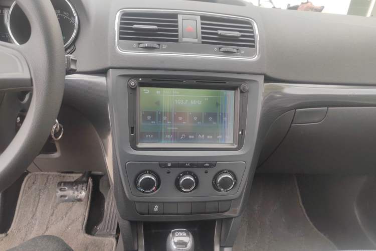 Used Skoda Yeti 2017 TSI280 DSG Advanced Edition Audio And AC Panel