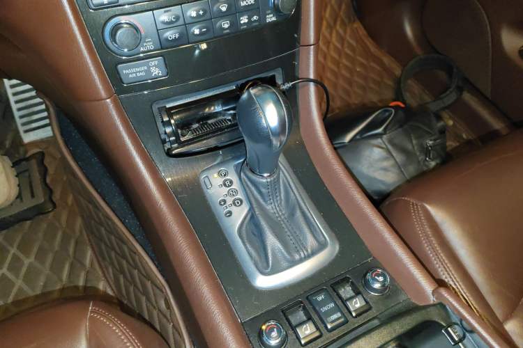 Used Infiniti QX50 2013 2.5L Two-Wheel-Drive Elegant Edition