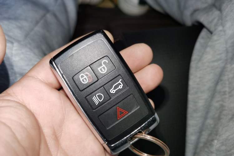 Used Land Rover Discovery Sport 2021 249 PS R-Dynamic S Performance Edition Interior 1