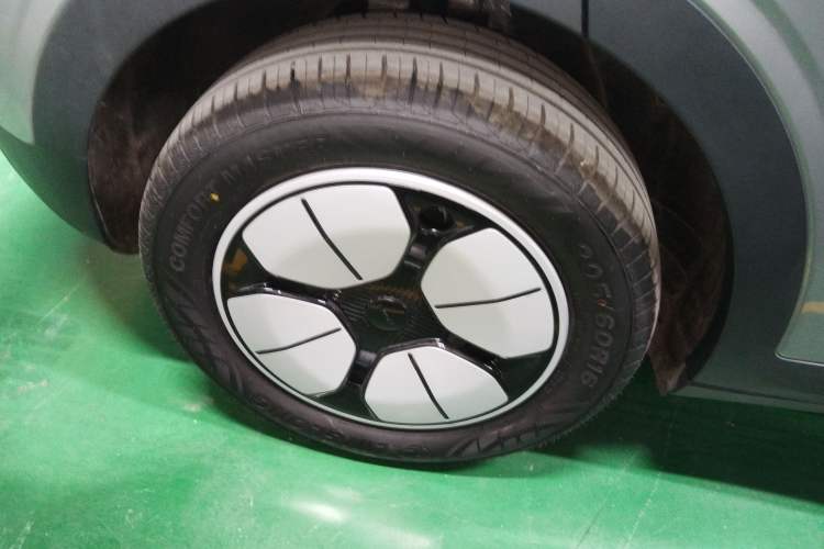 Used Geely Galaxy Geome 2025 310km Youth Edition Right Rear Wheel Hub