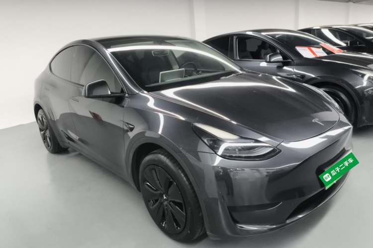 Used Tesla Model Y 2024 Rear-Wheel-Drive Version Front Right 45 Deg