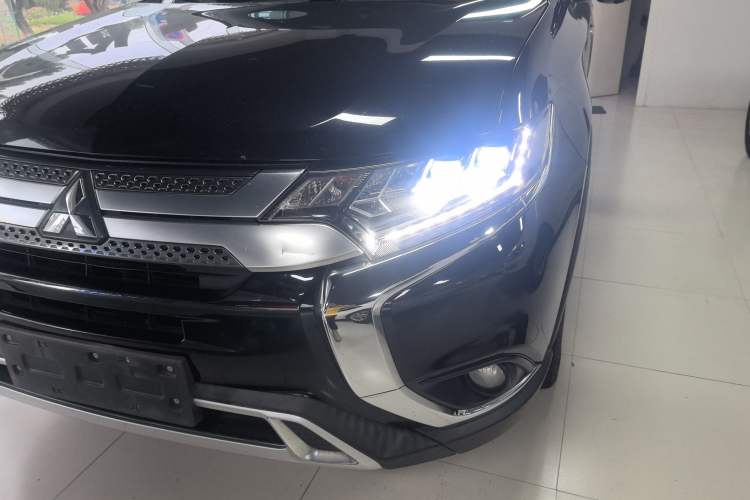 Used Mitsubishi Outlander 2020 2.4L 4x4 Zhi Xiang Edition 7-Seater