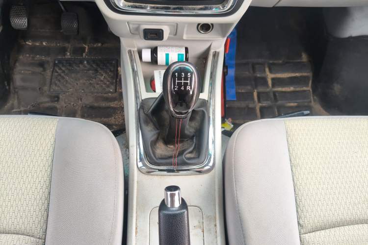 Used Jinbei Hiace X30 2024 1.5L Champion Edition Passenger Vehicle 5/6/7 Seats Gear Lever