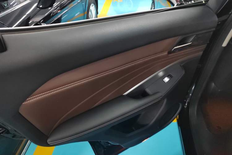 Used Wey VV6 2018 2.0T Two-Wheel-Drive Ultra-Luxury Version China V Standard