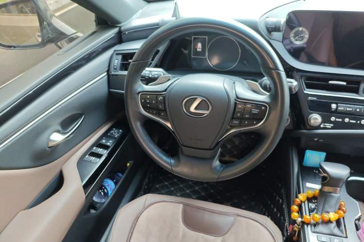 Used Lexus ES 2022 300h Excellence Edition
