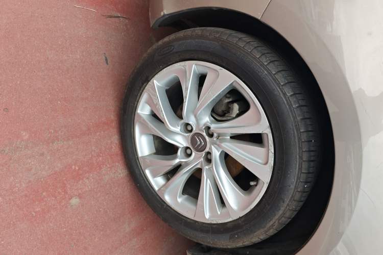 Used Citroen C4L 2014 1.6THP Intelligent Drive Automatic Dynamic Model Left Front Wheel Hub