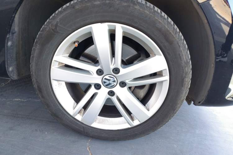 Used Volkswagen Sharan 2018 380TSI Comfort Edition 6-Seater Right Front Wheel Hub