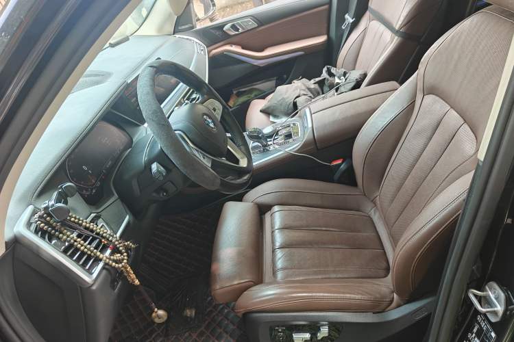 Used BMW X7 2022 xDrive40i Luxury Package with Leading Features Left Front Seat