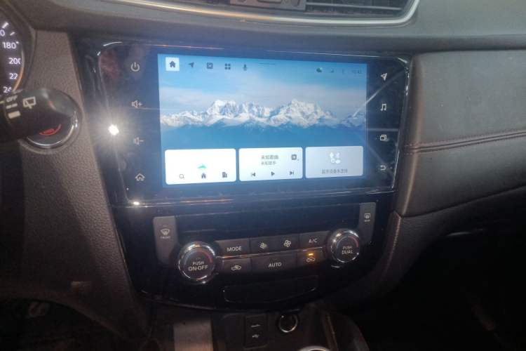 Used Nissan Qashqai 2022 2.0L CVT XV Premier Luxury Edition Audio And AC Panel