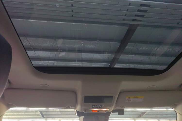 Used Land Rover Discovery 2023 Revised Version 360 PS R-Dynamic S