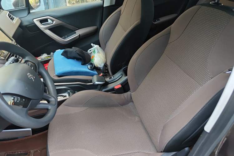 Used Peugeot 2008 2014 1.6L Automatic Fashion Edition
