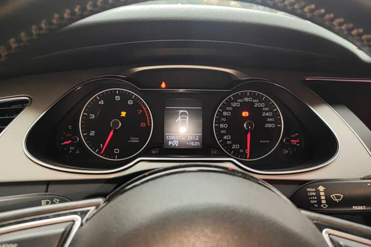 Used Audi A4L 2015 35 TFSI Automatic Comfort Model Instrument Cluster