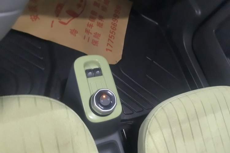 Used Geely Galaxy Panda 2023 Panda Mini 200km Endurance Bear Gear Lever
