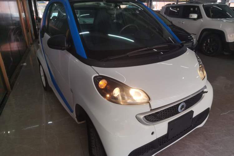 Used smart fortwo 2014 1.0 MHD Midnight Purple Limited Edition
